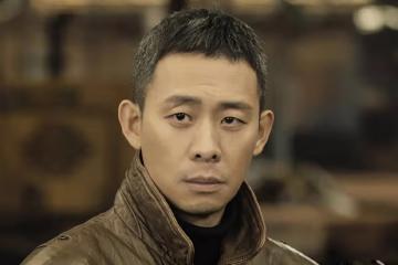 《他是誰》細節滿滿,衛國平為何常穿高領毛衣,名字有深意