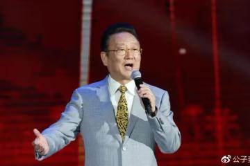 74歲蔣大為冒雨撈金,被嘲國內掙錢國外花,德藝雙馨形象蕩然無存