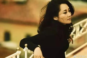 許晴的臀、殷桃的唇、李小冉的胸，這3位中年女星誰能頂得住？