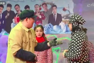 大牛模仿父親再現經典，直播間人數飆升百萬，鬍子一貼太像了！