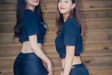 打底褲的穿著展現格外優雅的穿搭，穿出知性大方