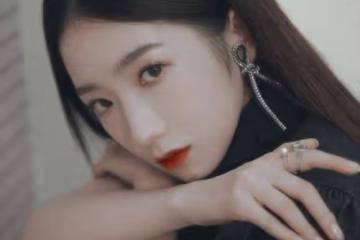 孟美岐走路帶風，私服顯成熟又很知性，真不愧是山支大哥！