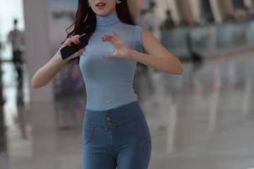 美麗健美褲美女,凸顯出苗條的身材,女人知性美