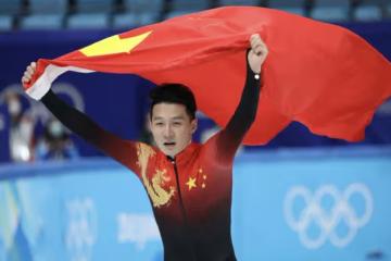 中國短道速滑隊任子威奪第二金，韓國多人摔倒出局，王濛直呼漂亮