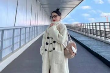 大衣失寵了,今年流行的「羊羔毛外套」洋氣顯瘦,配打底褲都好看