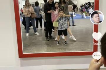 李小鵬罕曬全家福，11歲奧莉等比例長大，妻子曾因不說中文引熱議