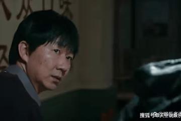 《他是誰》王德發悲慘結局曝光，為救曉霞失去生命，衛國平驚呆