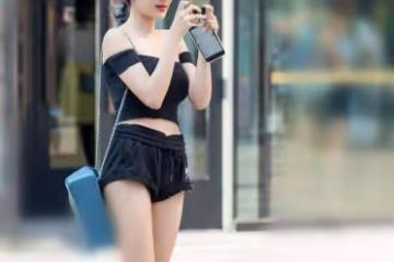 圖二背心搭緊身褲，小蠻腰大長腿，都這麼迷人