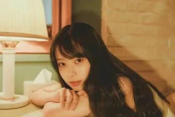 酒吧內,我看見一個30多歲的女人,她臨走時在我臉上親了一口