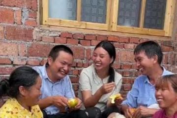 靠炫富出圈的網紅夫婦,直播賣假貨被群嘲,網友:良心不會痛嗎?