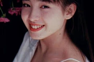 宮澤理惠的狀態絕了！近50歲憑顏值狀態登上熱搜，美得不像話