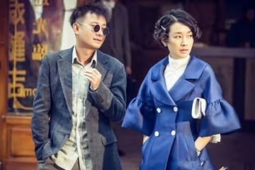 36歲文章近照曝光,扮中老年人演話劇,白髮滄桑目光呆滯惹人心疼