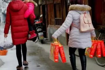 1個舅舅，3個姨，5個姑媽，逢年過節，我卻無親可走