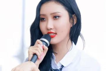 歐美風女王華莎，身材火辣性感，是什麼讓她想要整形