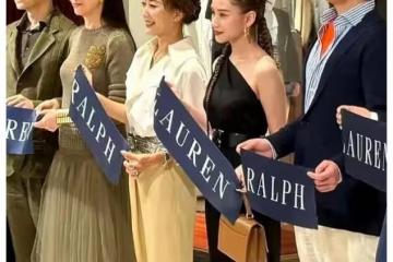 何超蓮攜竇驍合體撈金!她穿半肩裝有名媛范,竇驍被吐槽太顯老
