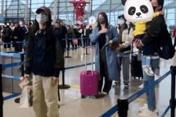 Ella一家三口清明返台，奪初舞台頭名心情佳，賴斯翔抱娃當小跟班