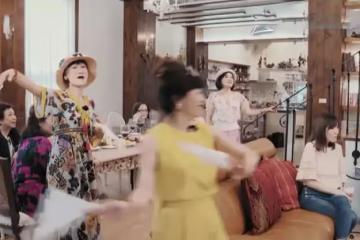 兒媳,媽來給你看孩子了!奶奶,我都12歲了,不用人看了