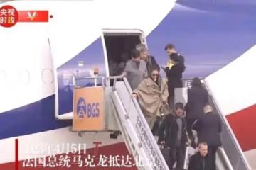 坐法國總統專機回國，與老公晚年恩愛，鞏俐對比同期女演員贏麻了