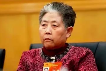 「老乾媽」虧了12億後,75歲陶華碧再出山,直播帶貨遭滑鐵盧