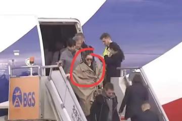 看到鞏俐夫婦跟隨法國總統同機，我才知道鞏俐早不是中國籍了