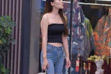貼身提臀的打底褲，讓造型遠離俗套感，非常好看