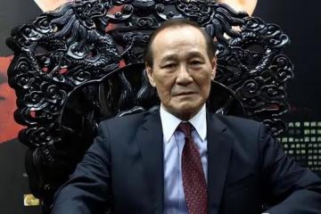 79歲陳惠敏手拿拐杖出行,頭髮掉落明顯,否認肺癌復發再住院