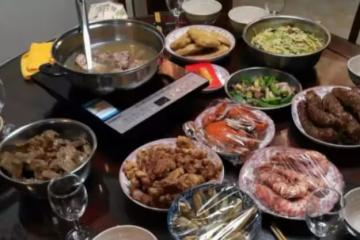 春節的第三頓團圓飯後，因婆婆的一句話妻子掀桌：誰也別吃了