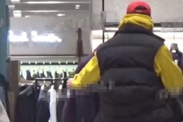 張亮與前妻復合添錘!一家人逛街其樂融融,男方站車旁貼心等寇靜