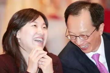 「婚變」風波後！伏明霞與71歲富豪老公首次同框，20歲大女兒罕露面