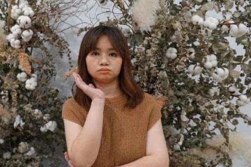 37歲「亞視一姐」薛影儀不戴口罩遭路人追拍，盛怒下多次出腳踢人