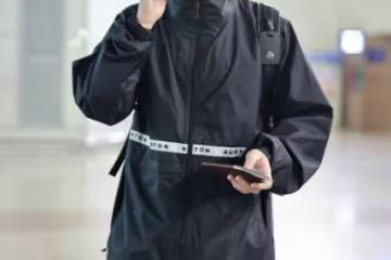繼竇驍之後，何超蓮也將飛巴厘島準備婚禮，走貴賓通道被多人護行