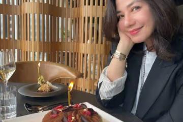 「野生鍾楚紅」來台嗑美食!突同框最強名廚他嗨爆:豪邁125擋泥板女神