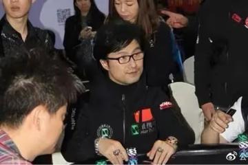 大瓜，汪峰不僅嗜賭成性，而且私生活混亂，賭完專找大長腿美女