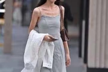骨感美女的穿搭秘籍，一襲灰色弔帶連衣裙，展示絕佳好氣質