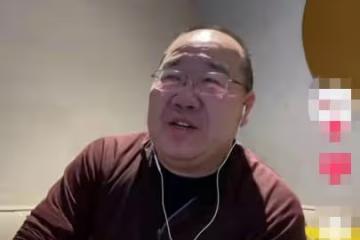 英達小女兒罕曝光，眼皮耷拉像極媽媽，現進美國名校是冰球運動員