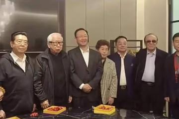 閻維文主動擁抱李雙江,卻無視楊洪基,一場聚會暴露他們微妙關係