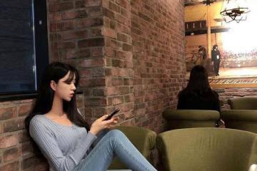 牛仔褲修身顯瘦緊身設計,展現出女神般的氣質,讓人眼前一亮!