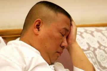郭德綱如隱退誰接德雲社的班？兒子恐怕都不行，也許該有新的模式
