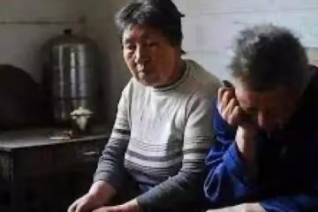 一生積蓄被兒子騙走！64歲老母親含淚求助：來生再也不這樣養孩子了「30年養出個白眼狼」