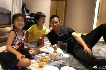 汪小菲返台為9歲女兒慶生!和兒女關係顯生疏,摟著大S媽喊丈母娘