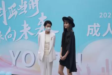 18歲解豐鳴迎成人禮，穿搭成熟長相似解直錕，讀人大附中學費12萬
