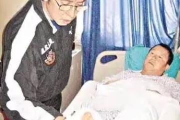 當年曾志偉被人打縫了29針，後來怎麼樣了？為何還要自扇巴掌