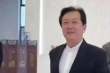 70歲唐國強回國辦藝術展!常居國外生活太瀟灑,收門票1299被吐槽
