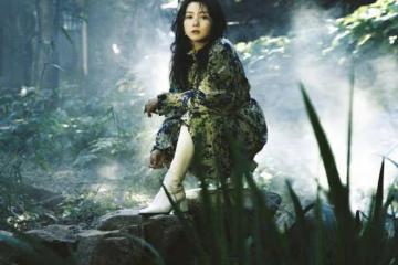 瘦下來的何潔簡直太美了!瓜子臉配超模腿,拍大片開啟事業第二春