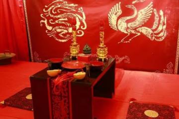 和弟媳在婆家過年，露一手做好年飯，婆婆不讓上桌，怒掀滿桌子菜
