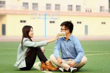 搞爛木水桶，婆婆出手，媳婦氣回娘家，第二天衣里有樣東西，挺起