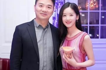 章澤天劉強東牽手散步：女方精心打扮一番，東哥穿著也很用心