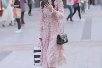 裙子上有粉色圓點的連衣裙，又新又好看