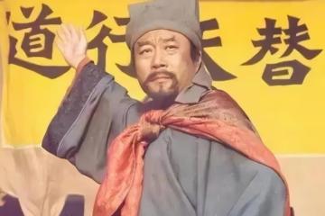 李雪健拍《水滸傳》掙40萬，妻子卻說：千萬別回家，有人等著揍你