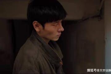 《漫長的季節》一盤餃子換一條命，傅衛軍對沈默的愛，根本不值得